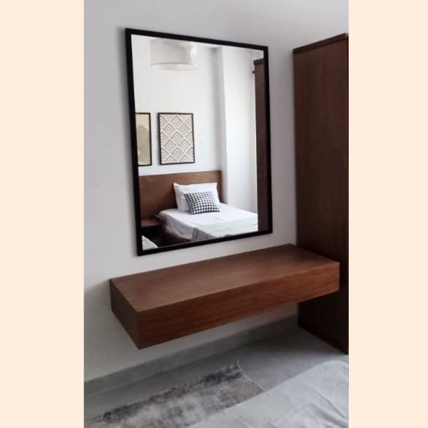 Dobly floating dresser